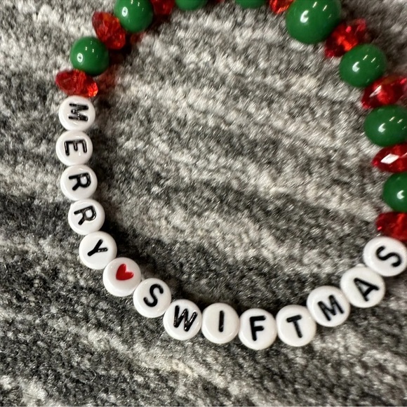 Friendship Bracelet Taylor Swift Inspired “Merry Swiftmas” Red Green Beads - Picture 4 of 8